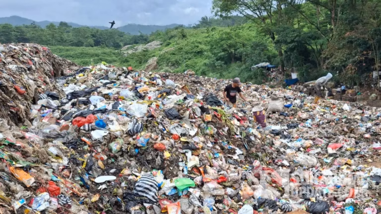 Kisah TPA Cikundul Sukabumi hari ini adalah peringatan keras bahwa metode "kumpul-angkut-buang" telah usang %%sep%% %%sitename%%