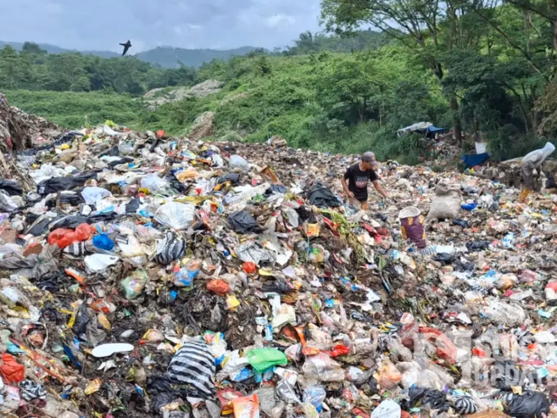Kisah TPA Cikundul Sukabumi hari ini adalah peringatan keras bahwa metode "kumpul-angkut-buang" telah usang %%sep%% %%sitename%%