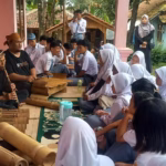 Bagi warga Kampung Adat Banceuy, keberlanjutan tidak pernah dimulai dari peta tata ruang atau laporan teknis tapi hidup dalam praktik sehari-hari.