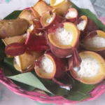 Nepenthes ampuralia atau Kantong Semar tumbuh di hutan Lempur, Kabupaten Kerinci, Jambi. Tumbuhan karnivora ini sampai sekarang masih dijadikan pembungkus makanan tradisonal lemang Kantong Semar. (Ekuatorial/Gresi Plasmanto)