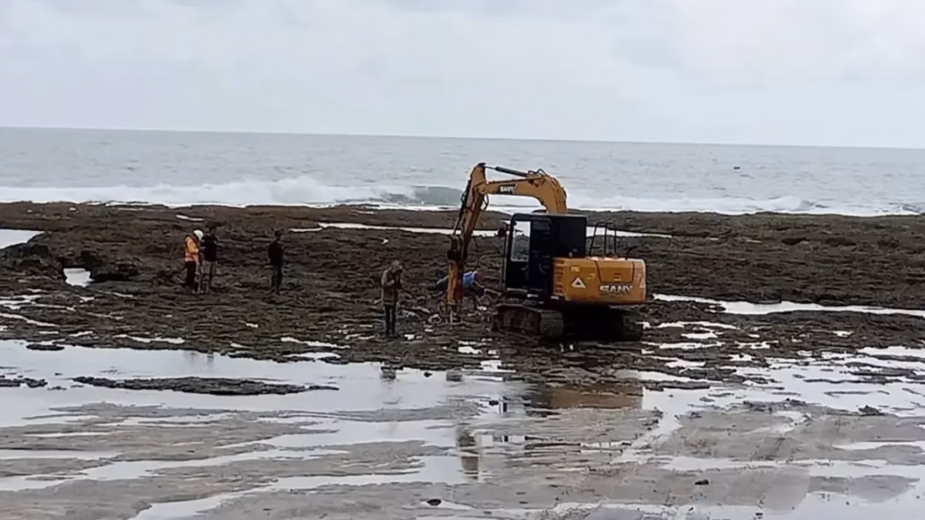 The escalating conflict in the UNESCO Global Geopark Ciletuh-Palabuhanratu due to the destruction of coral reefs that is damaging the marine ecosystem