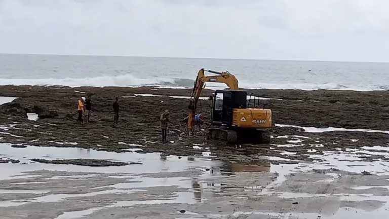 The escalating conflict in the UNESCO Global Geopark Ciletuh-Palabuhanratu due to the destruction of coral reefs that is damaging the marine ecosystem
