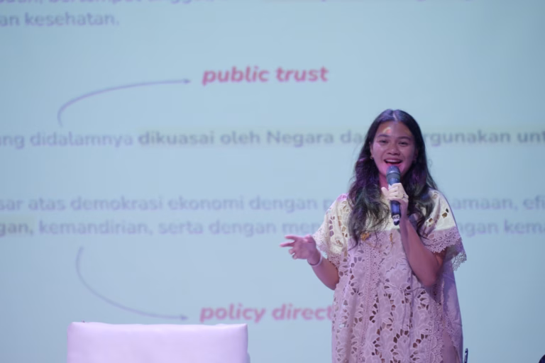 Dampak destruktif pertambangan nikel di Pulau Kabaena yang memicu polusi logam berat ekstrem pada warga demi ambisi transisi energi nasional.