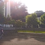 Masjid Salman ITB, Bandung, terkendala perizinan saat hendak memakai energi terbarukan tenaga surya. (Foto: Iman H)