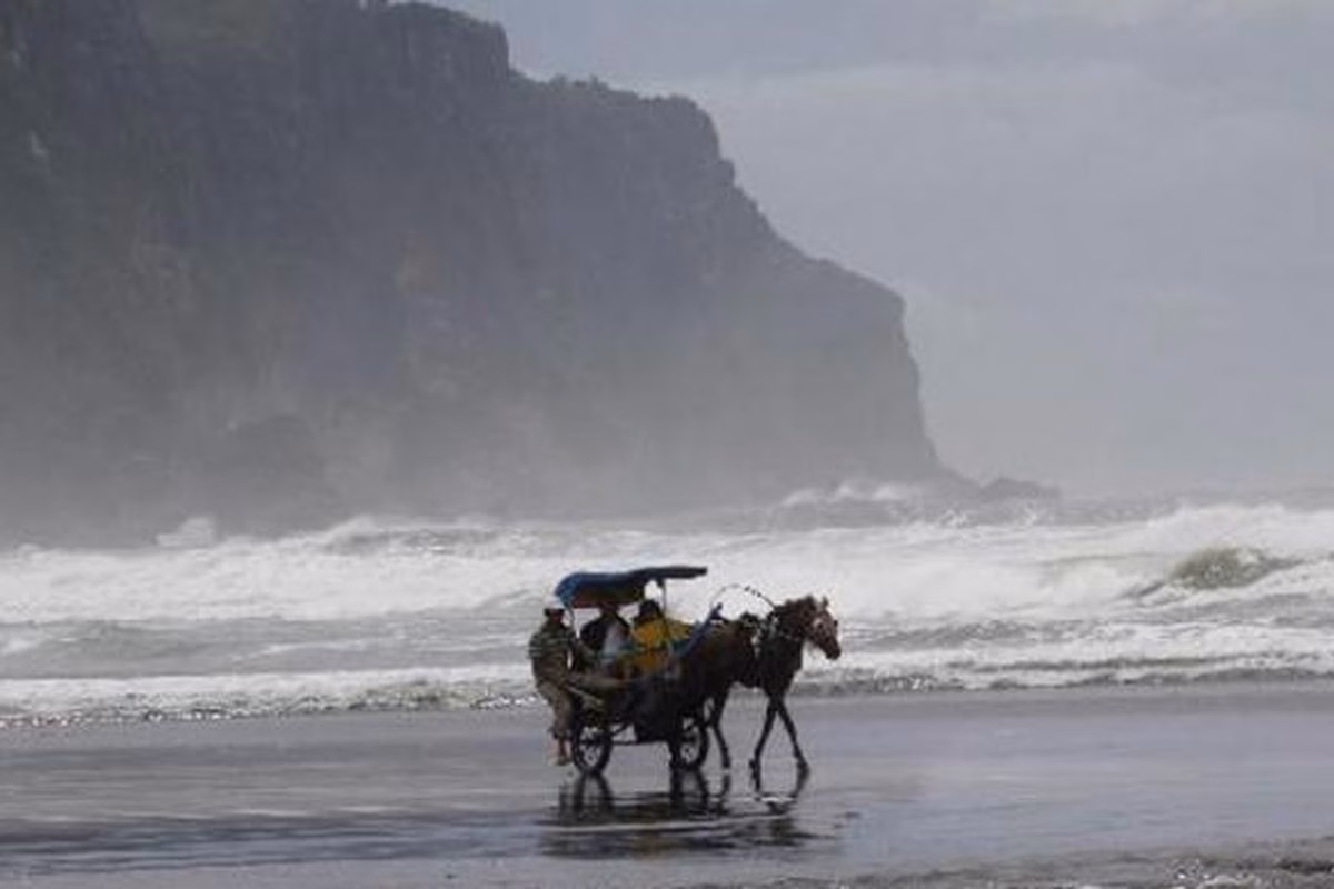 Menjaga Jejak Tsunami Purba di Selatan Jawa