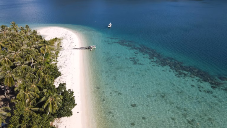 Masyarakat nelayan di Indonesia bergantung pada hewan yang dapat berasal dari larva hingga lebih dari 100 km jauhnya. Melindungi jalur penghubung antar lokasi laut yang berbeda sangatlah penting (Gambar © Yayasan Planet Indonesia)