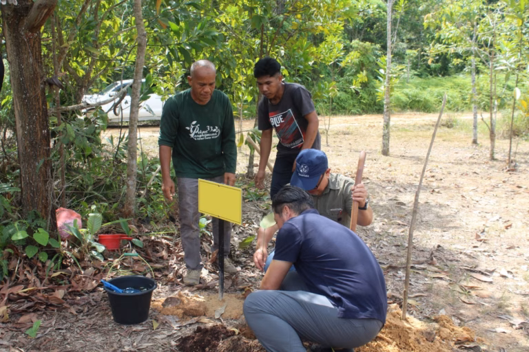 Taman Hutan Raya Sultan Syarif Hasyim (Tahura SSH) Riau kawasan konservasi alam dengan luas mencapai lebih dari 6.000 hektar