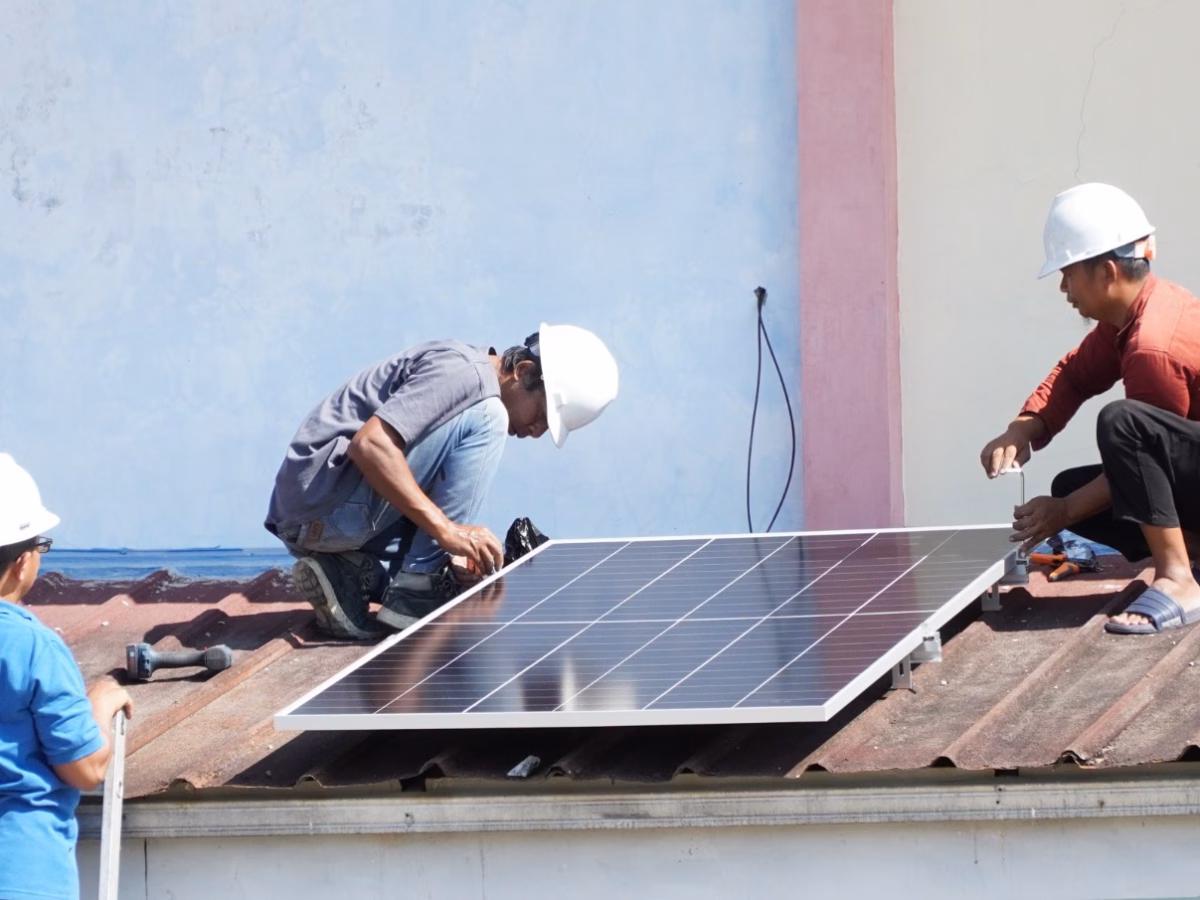 Menyemai Energi Surga di Ruang Kelas: Jejak Pesantren dan Sekolah Aisyiyah Merangkul Transisi Energi
