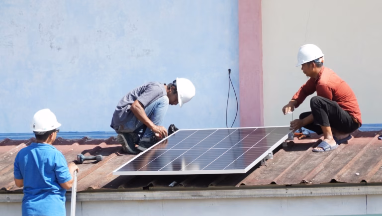 Menyemai Energi Surga di Ruang Kelas: Jejak Pesantren dan Sekolah Aisyiyah Merangkul Transisi Energi