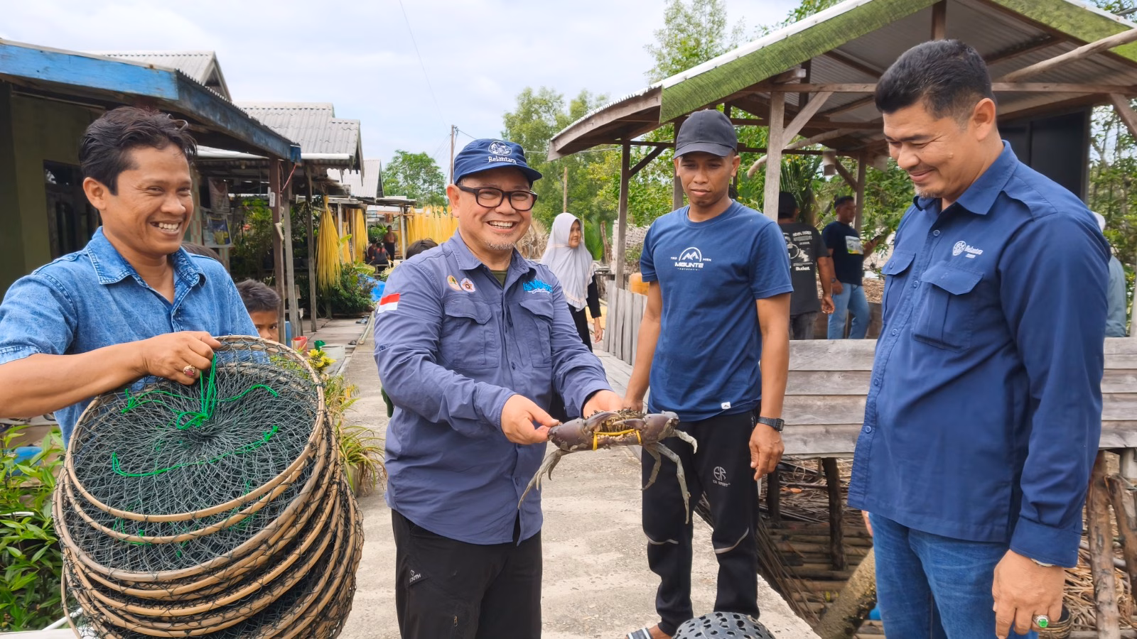 Seberapa jauh masyarakat lokal di pesisir ditempatkan sebagai aktor utama dalam menjaga benteng hijau Nusantara alias mangrove?