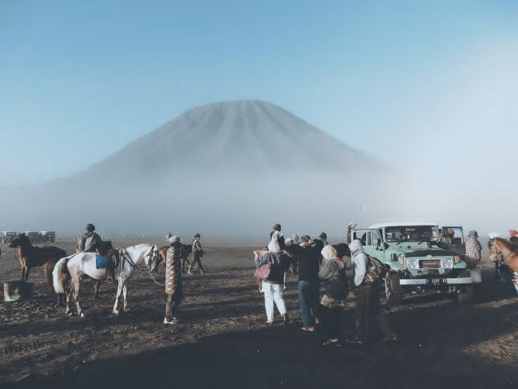 Sembilan taman nasional yang berstatus sangat rentan karhutla resmi ditutup sementara dari segala aktivitas pendakian.