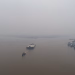 Kabut asap dampak kebaran hutan selimuti Palembang
