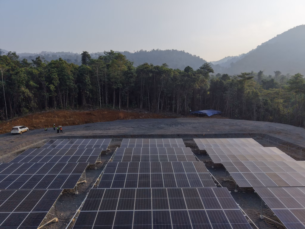 Transformasi teknologi PLTS ipada akhirnya membawa dampak berantai yang masif terhadap lanskap transisi energi di Indonesia.