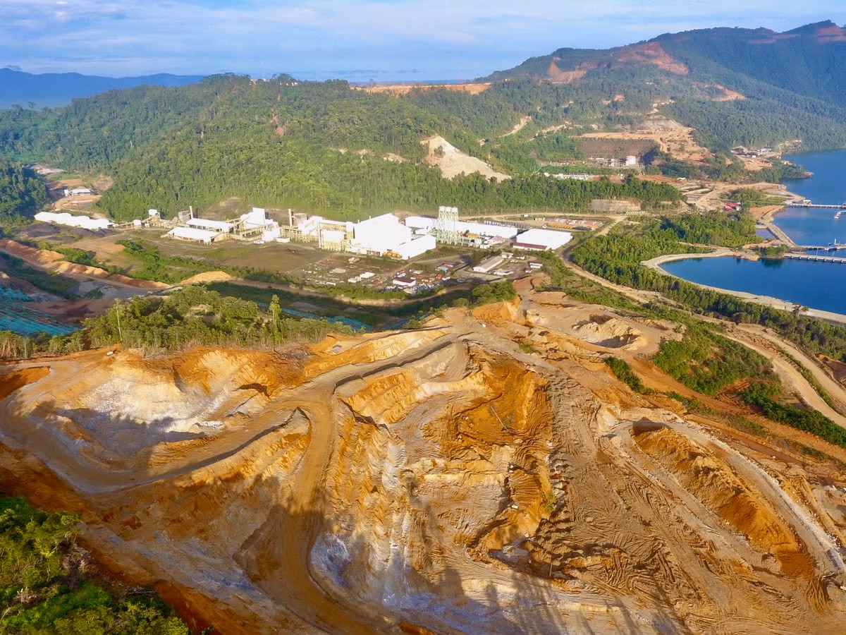 Teluk Buli perlahan tapi pasti dihadapkan pada kenyataan pahit, bertransformasi menjadi "zona pengorbanan" baru demi industri nikel global.